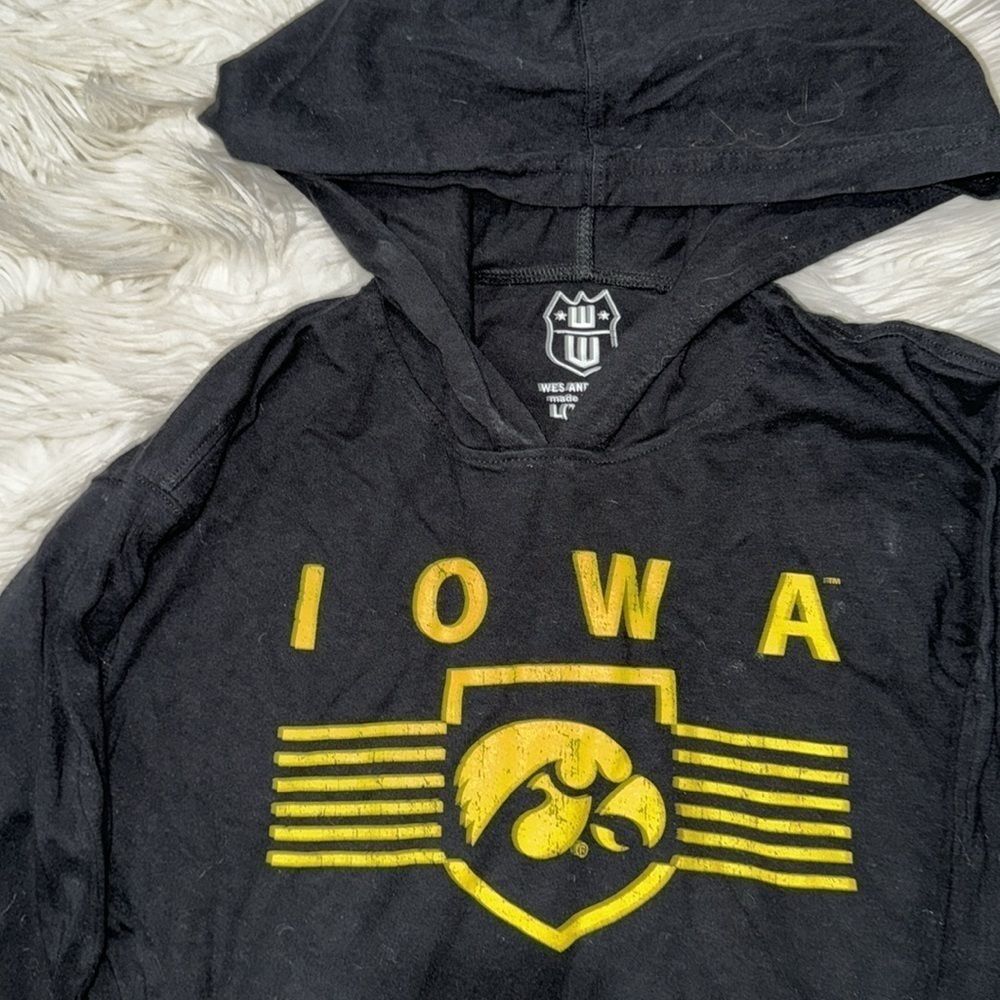 Iowa Hawkeyes Long-Sleeve Hoodie - Picture 2 of 4